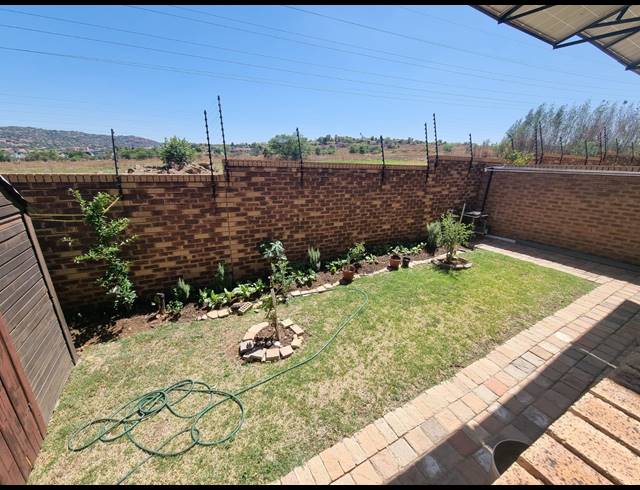2 BEDROOM TOWNHOUSE FOR SALE IN LIEFDE EN VREDE